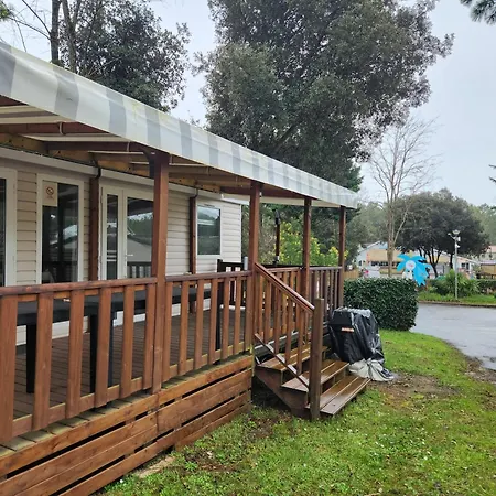 Sejour Au Bois Dormant 88 ホリデーパーク *